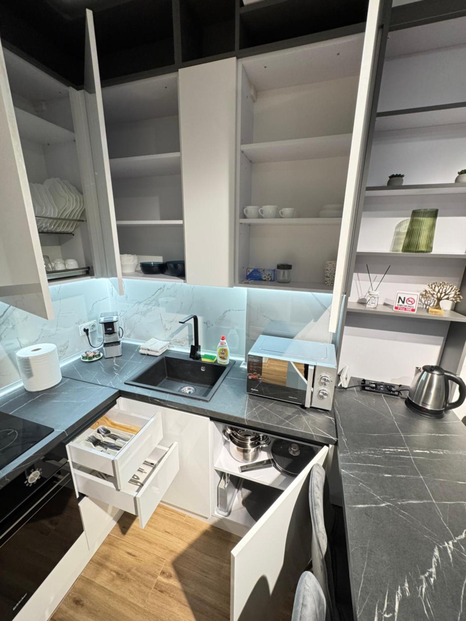 Rentnow New Lux Business In The Center