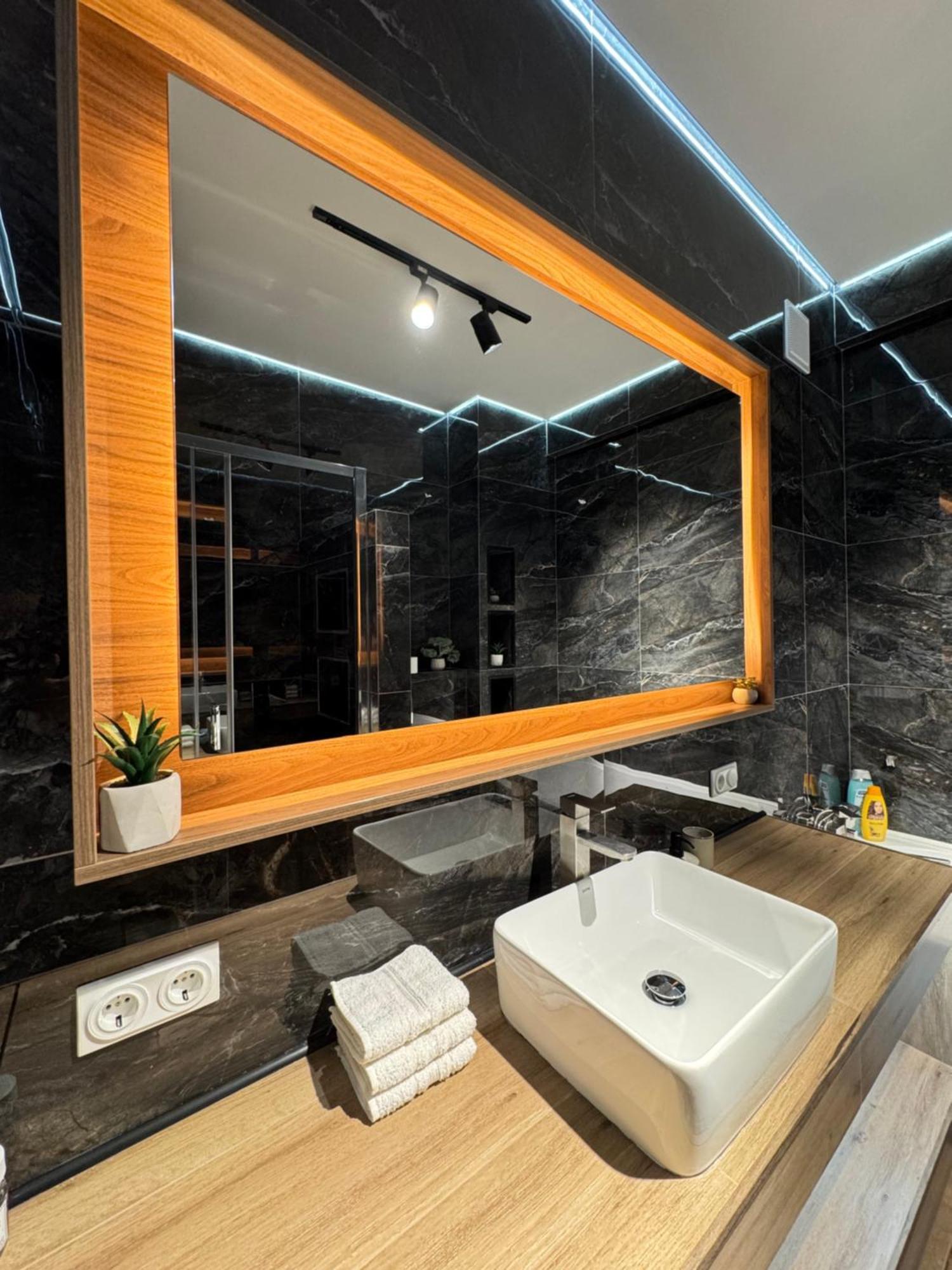 Rentnow New Lux Business In The Center Apartament