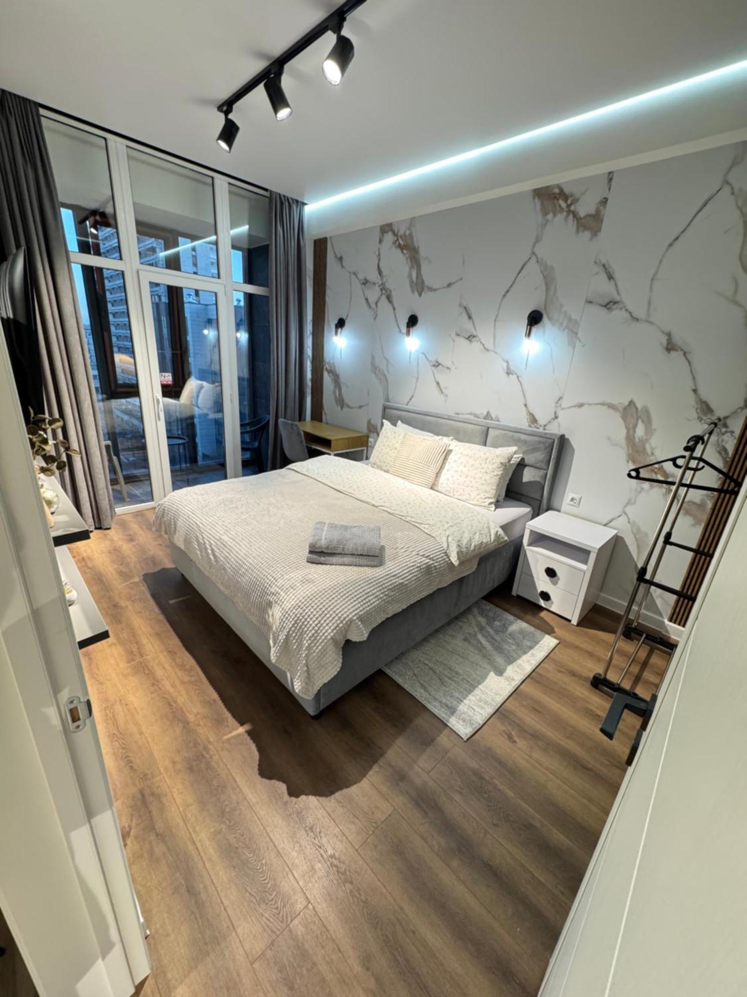 Rentnow New Lux Business In The Center Apartament *